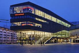 Almere is met bibliotheek een publiek gebouw rijker
