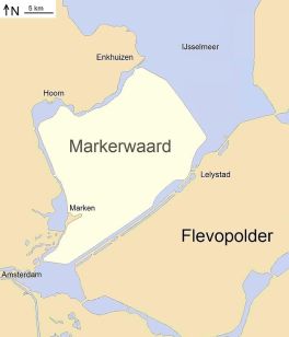 Kaart van Nederland met Markerwaard, IJsselmeer, Flevopolder, Enkhuizen, Hoorn, Marken, Lelystad en Amsterdam.