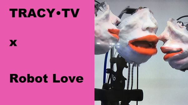 TRACY•TV x Robot Love, robotkoppen met rode lippen die elkaar kussen
