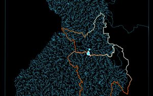 Kaart met rivieren in blauw, omgeven door een oranje en witte lijn, op een zwarte achtergrond.