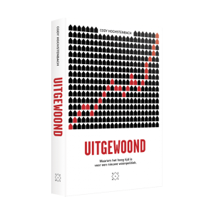 Boek "Uitgewoond" van Cody Hochstenbach, met afbeelding van huizenpatroon.